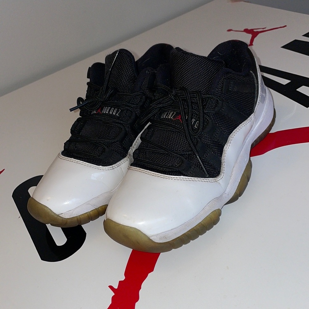 Air Jordan 11 Retro Low Reverse Concord Tuxedo